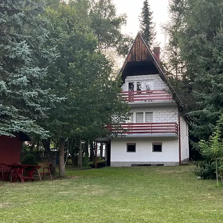 Nyaraló In *
